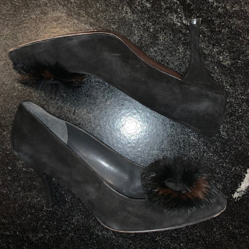 Stuart Weitzman Classic Black Suede Heels Pump w/ Fur Pom Pom Womens Size 10 - Picture 4 of 13